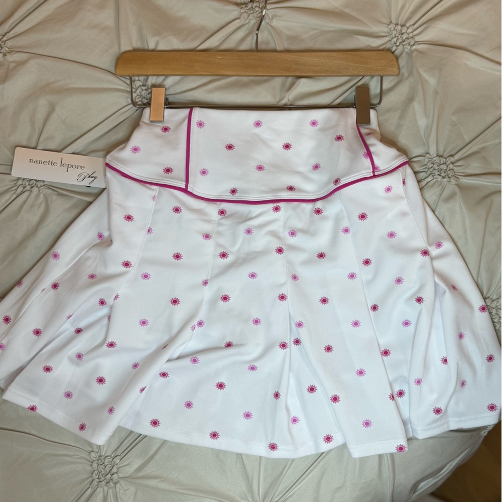 NWT Nanette Lepore White Tennis Skirt Skort w Hot Pink Sunbursts Size Small - Picture 12 of 15